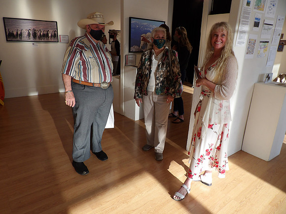 Gallery Guests  2   100_8277