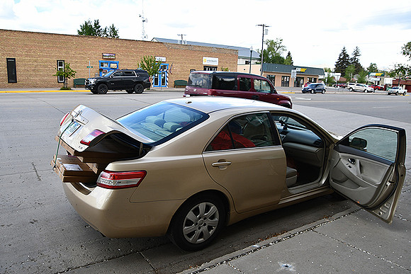 Unloading/Loading car_6833